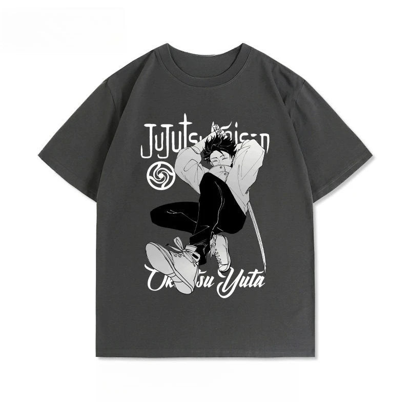 T-shirt gris anthracite à manches courtes avec grand visuel Yuta Okkutsu Action