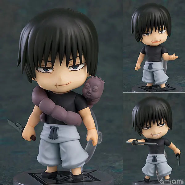 Figurine chibi Toji Fushiguro maudit, cheveux noirs, tenue noire et pantalon gris, sur socle.