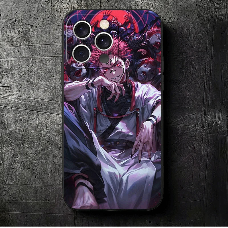Coque iPhone avec illustration anime rouge et violette, contours violets et caméras protégées
