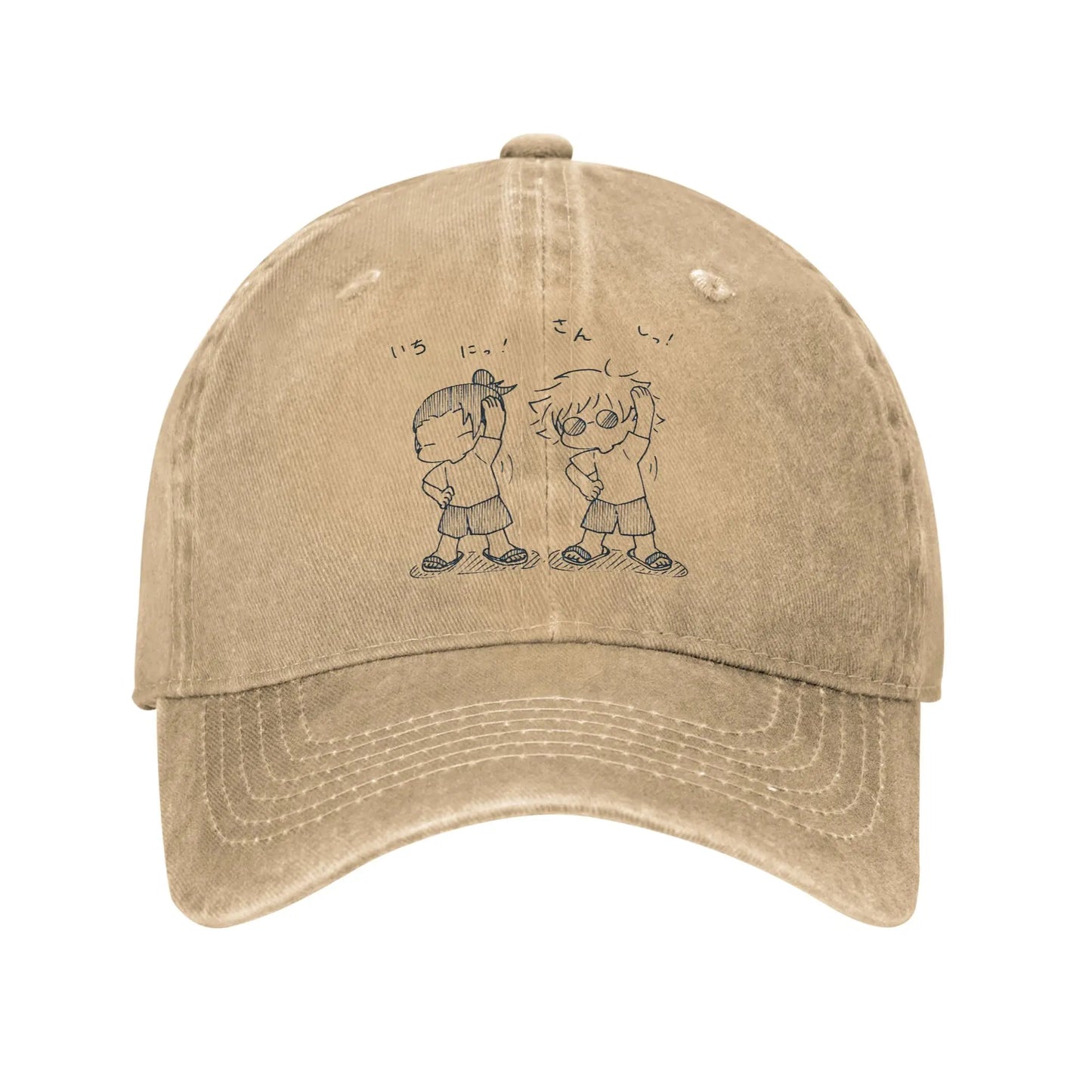 Casquette beige en tissu avec broderie de deux personnages en haut.