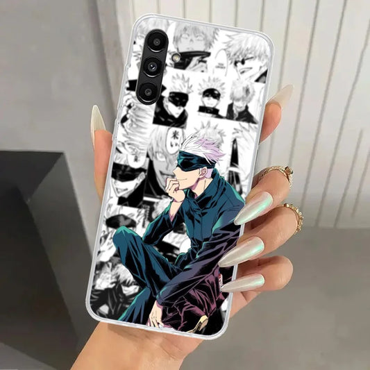 Coque Samsung Jujutsu Kaisen Gojo Assis Manga : coque de téléphone Samsung avec illustration manga Gojo assis, blanc, noir et bleu.