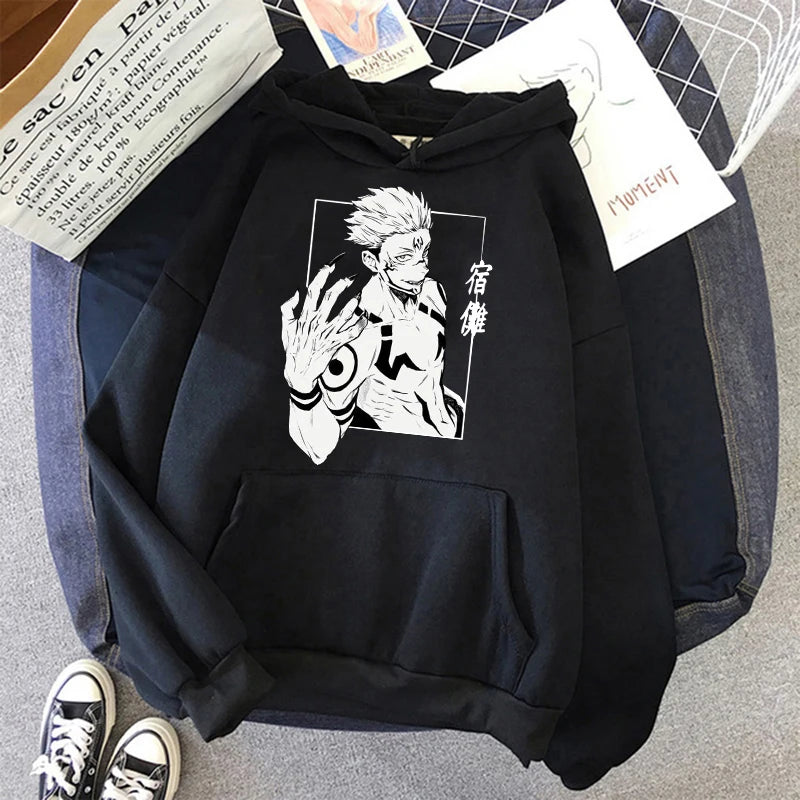 Sweat à capuche noir, grande poche kangourou et illustration blanche du personnage sur le devant