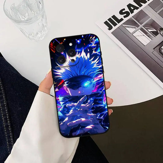 Coque iPhone avec motif Jujutsu Kaisen, personnage bleu nuit et éclats graphiques