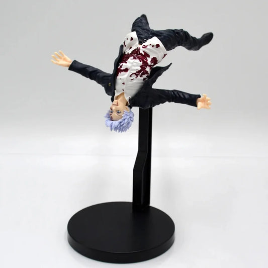 Figurine Gojo sur socle noir rond, bras écartés, cheveux noirs