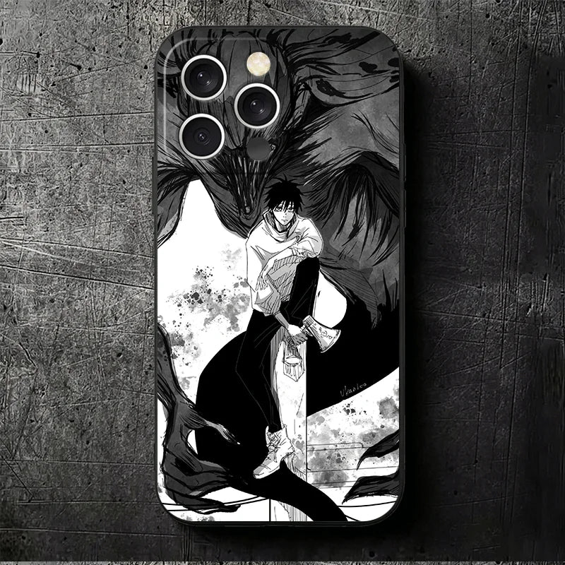 Coque iPhone noire avec motif anime noir et blanc : personnage en pose dynamique.
