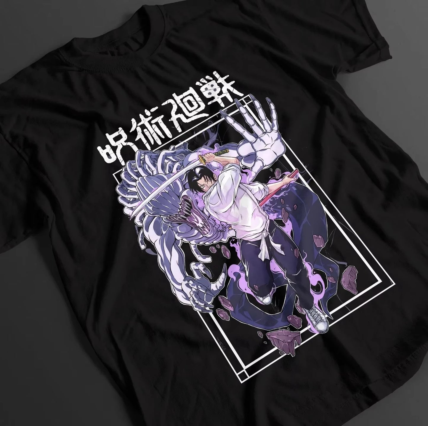 T-shirt noir manches courtes avec impression graphique violet et personnage, devant