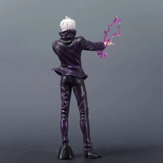 Figurine personnage en tenue sombre, cheveux blancs, énergie violette en forme d’éclats.