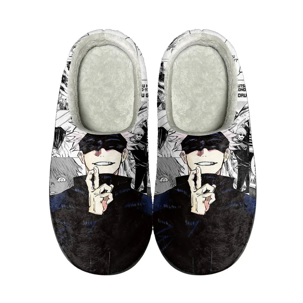 Chaussons en tissu noir et blanc, doublure claire, motif manga sur l’empeigne.