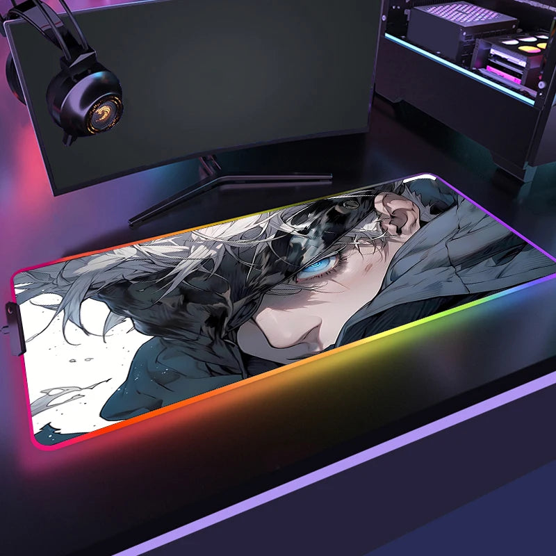 Tapis de souris rectangulaire RGB avec illustration anime noir et blanc, bordure lumineuse.