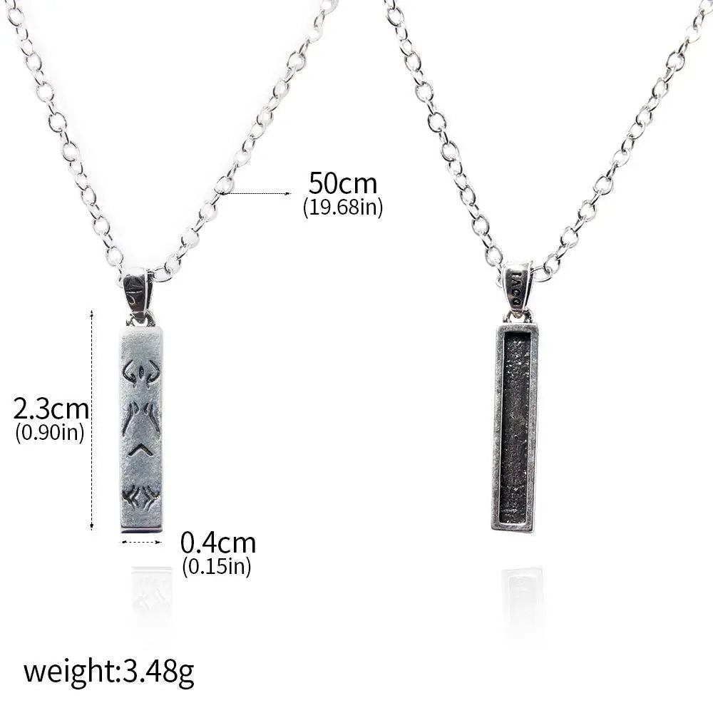 Collier à chaîne argentée avec 2 pendentifs rectangulaires gravés, motifs